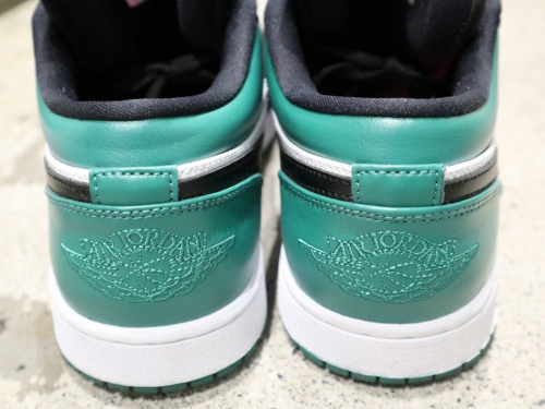 スニーカーのメンズ