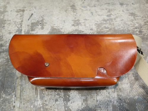 ユニアンドコーのメッセンジャーバッグ