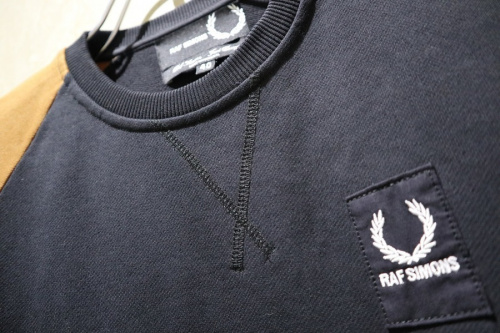 ラフシモンズ×フレッドペリーのスウェット