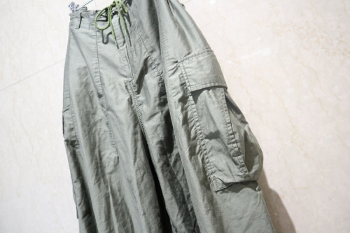 ニードルスのワイドパンツ