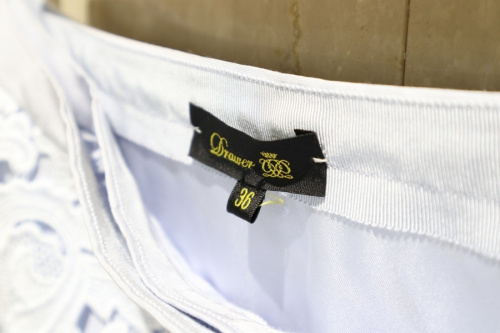 ドゥロワーのレースラップスカート