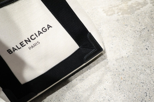 バレンシアガのバッグ