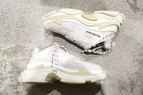 BALENCIAGAのバレンシアガ