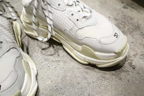 バレンシアガのシューズ