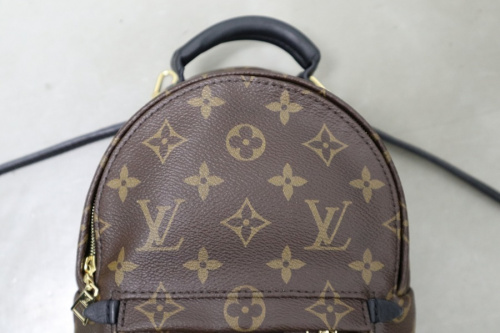 ルイ・ヴィトンのパームスプリングスバックパック