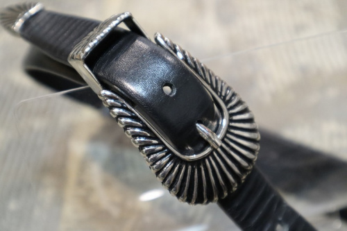 Double buckle beltのベルト