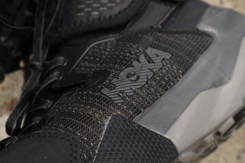 ハイキングシューズ