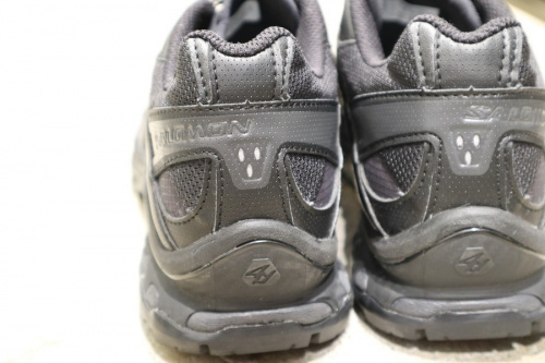 XT-QUEST LOW ADVのスニーカー