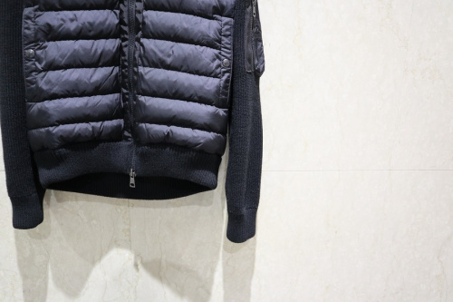 ジャケットのニット