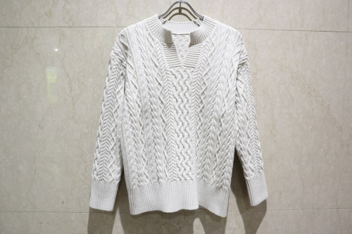 19FWのケーブルニット