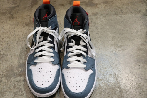 スニーカーのシューズ