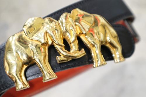 エレファントバックルレザーベルトの象
