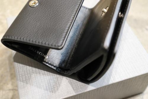 バレンシアガのエブリデイミニウォレット