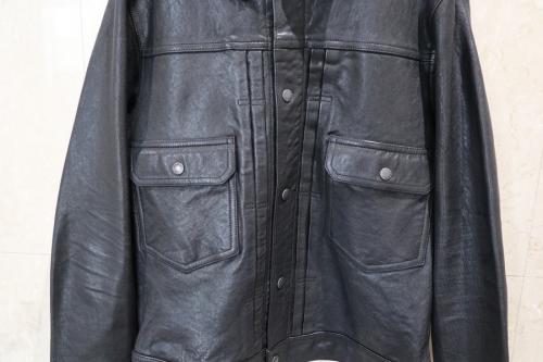 レザージャケットの春服