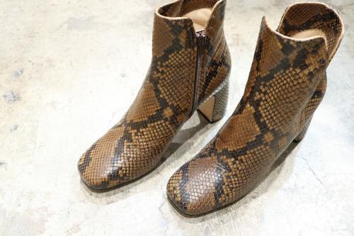 DELIA 80のブーツ