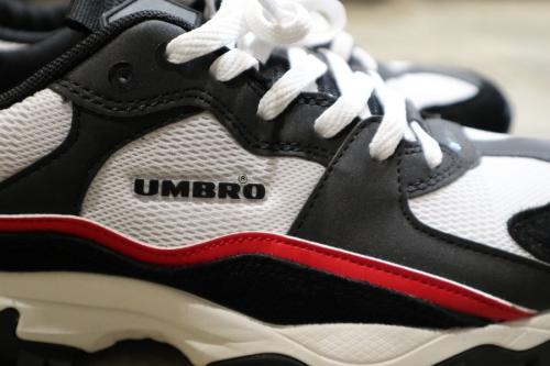 FULL-BK × atmos BUMPYのスニーカー