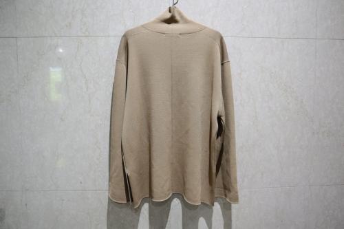 スナイデルのニット