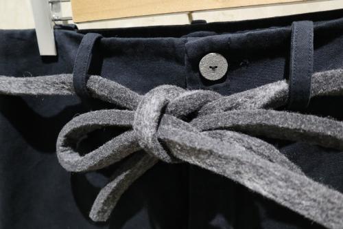 スカルプタートラウザーのTHE SCULPTOR TROUSER