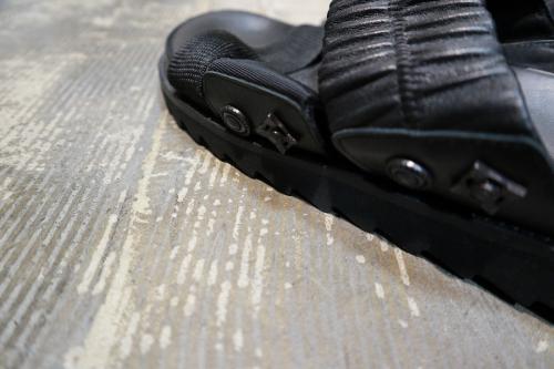 トーガ　ヴィリリースのサンダル