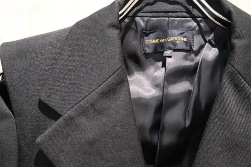 コムデギャルソンのバックプリントテーラードジャケット