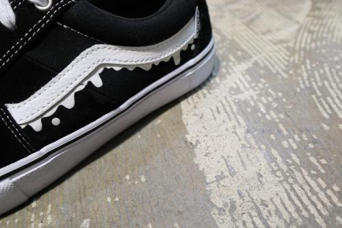 ヴァンズ × マジカルモッシュミスフィッツのスニーカー