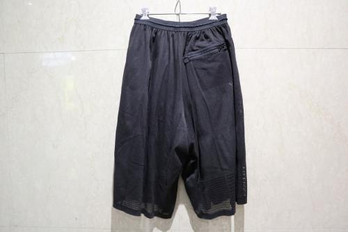 ワイスリーのショートパンツ