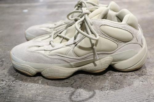 アディダスのYEEZY BOOST500