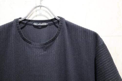 イッセイミヤケメンのプリーツカットソー