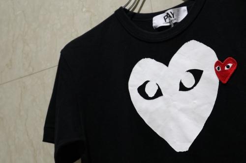 プレイコムデギャルソンのTシャツ