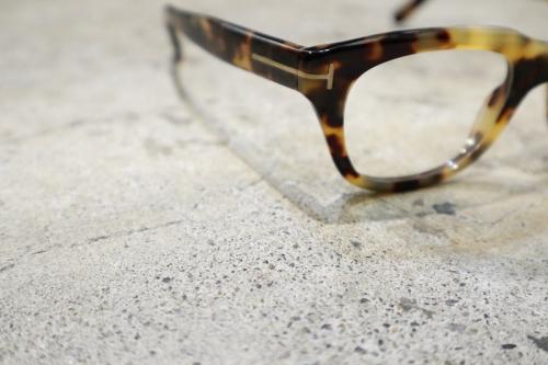 トムフォードのアイコンウェリントンフレームサングラス