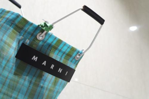 ショッピングバッグのSHOPPING BAG