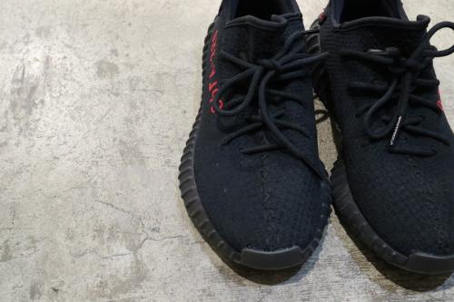 アディダスのYEEZY BOOST 350 V2