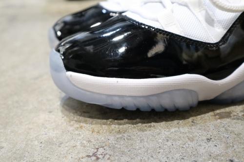 ナイキのAIR JORDAN 11