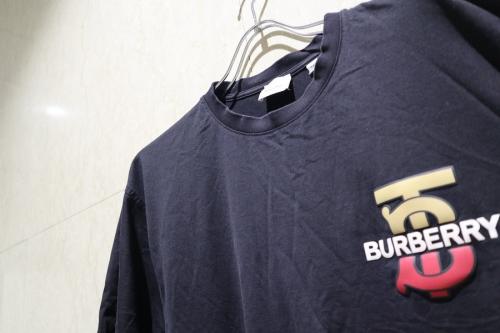 バーバリーのTシャツ