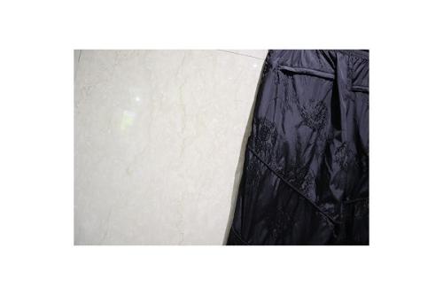 トラックパンツ