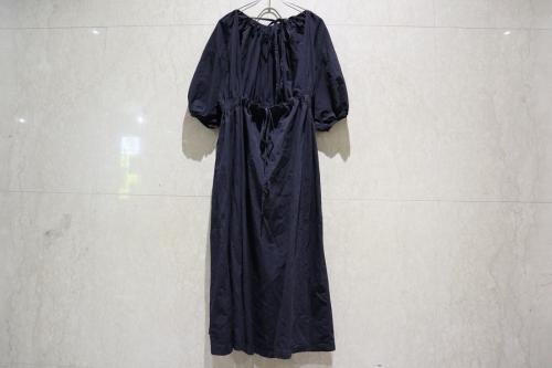 ワンピースのコットンバックシャンギャザーロングワンピース