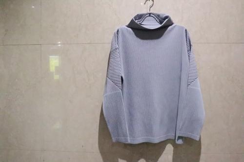 オム プリッセ イッセイ ミヤケのプリーツカットソー