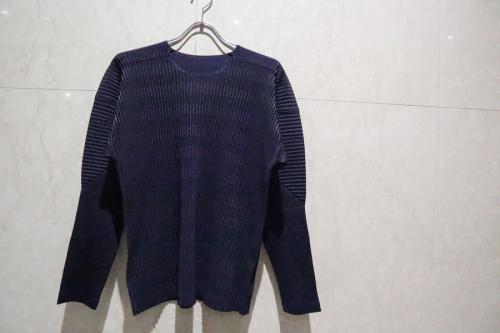 プリーツカットソーのISSEY MIYAKE