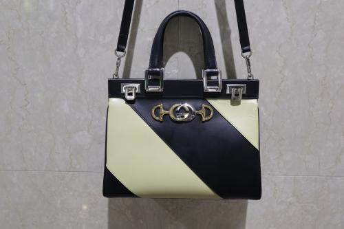 グッチのスモールレザーハンドバッグ