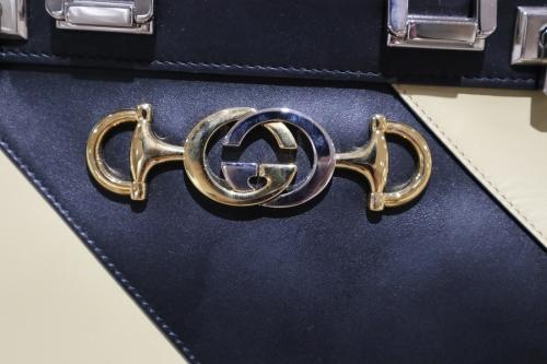 スモールレザーハンドバッグのズゥミ