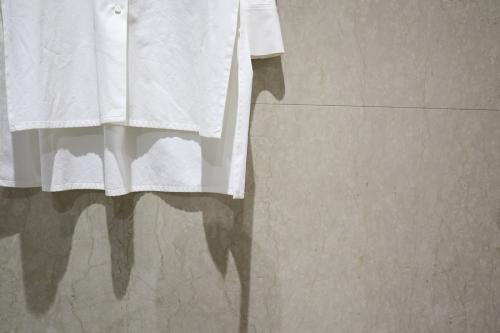 キャバンのシャツ