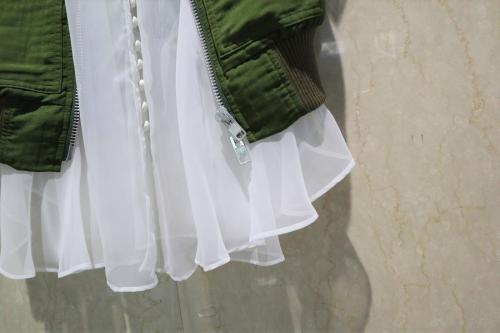 ジャケットのブラウス