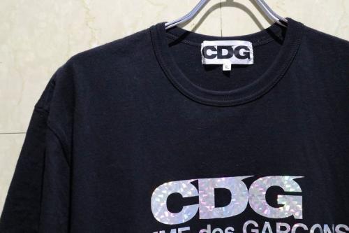 シーディージーコムデギャルソンのホログラムロゴTシャツ