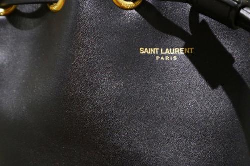 サンローランのエマニュエルショルダーバッグ