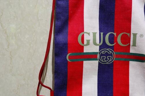 グッチのドローストリングバックパック