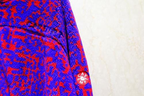 シーイーのノイズフリースジップフーディ