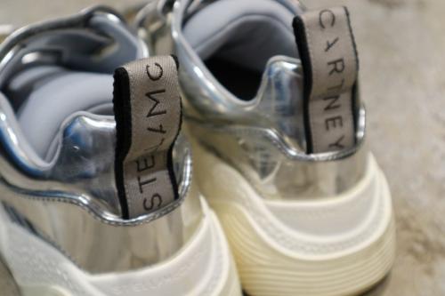 ステラマッカートニーのエクリプスメタッリクスニーカー