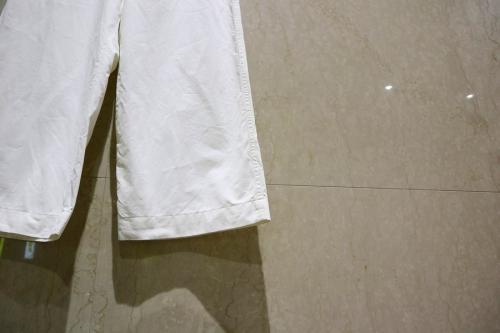 オーラリーのWASHED FINX LIGHT CHINO WIDE PANTS