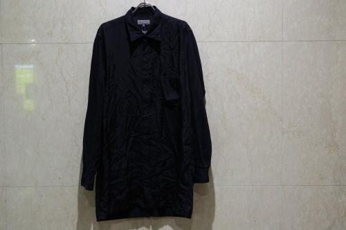 ヨウジヤマモト プルーオムの後ろあき製品染めシャツ