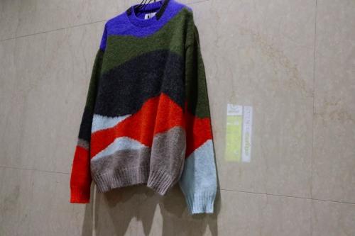 ヴィンテージパターンバルカラーコートのMOHAIR INTARSHA CREWNECK SWEAT